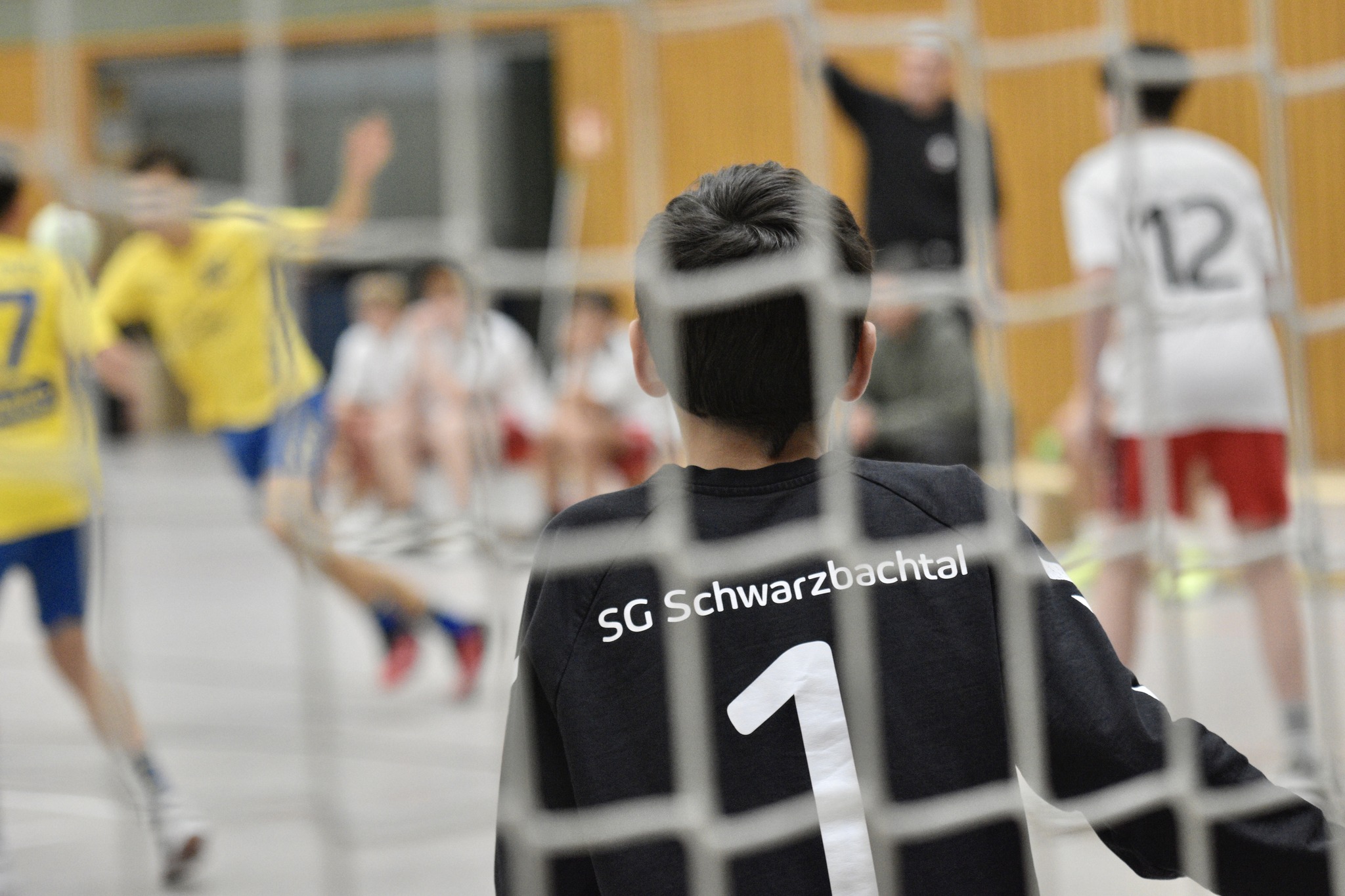 SG Schwazbachtal Jugend: Spielszene hinter dem Tor aufgenommen